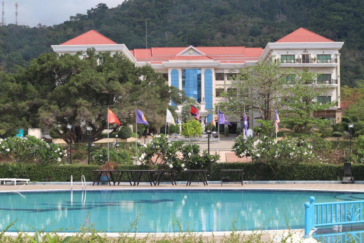 Rock Royal Hotel & Resort Kep Exterior photo